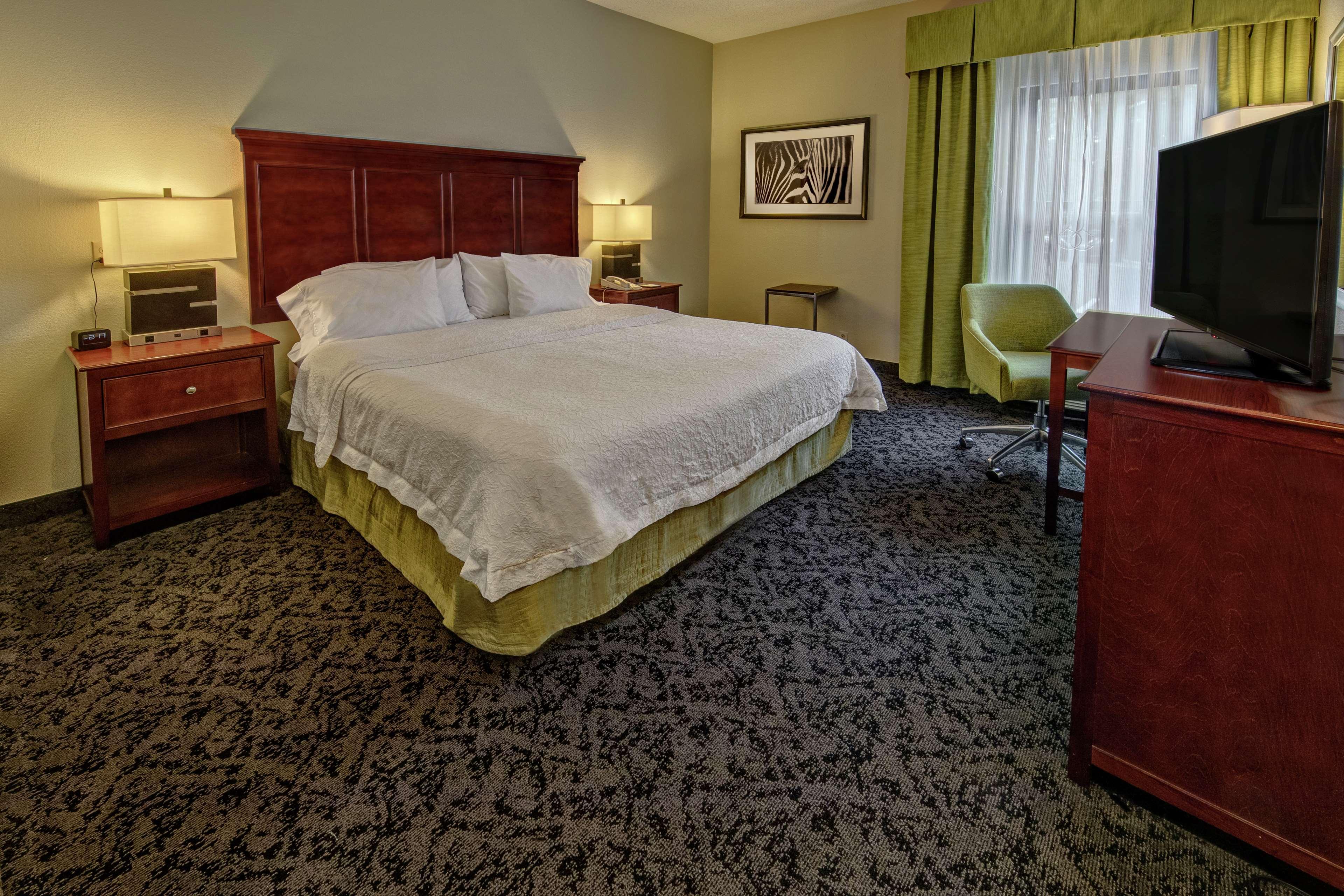 Hampton Inn Charlotte/Мэттьюс Экстерьер фото