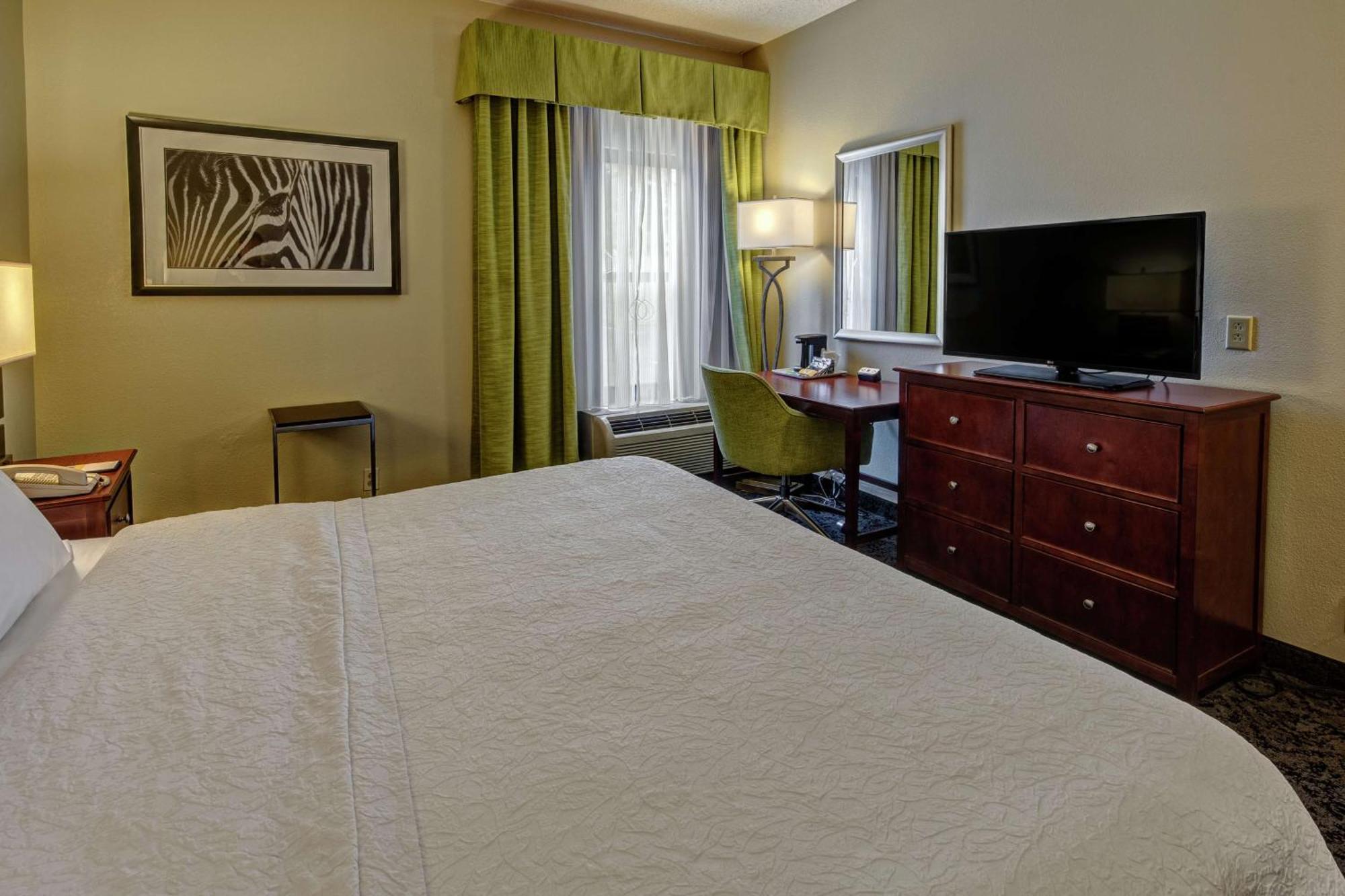 Hampton Inn Charlotte/Мэттьюс Экстерьер фото