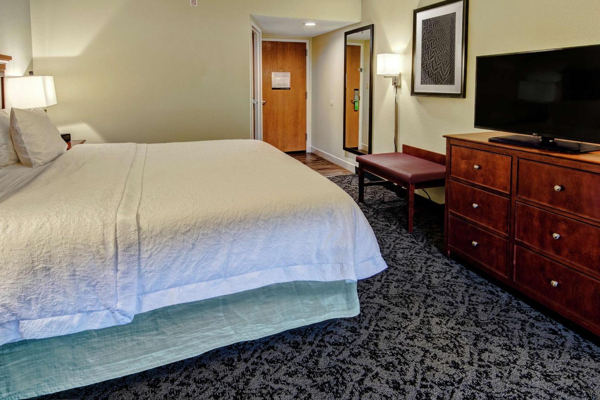 Hampton Inn Charlotte/Мэттьюс Экстерьер фото