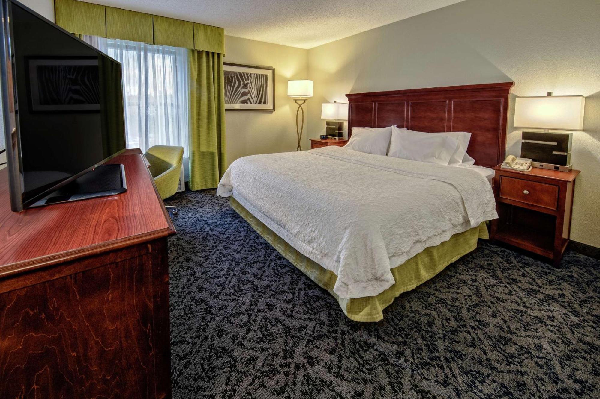 Hampton Inn Charlotte/Мэттьюс Экстерьер фото