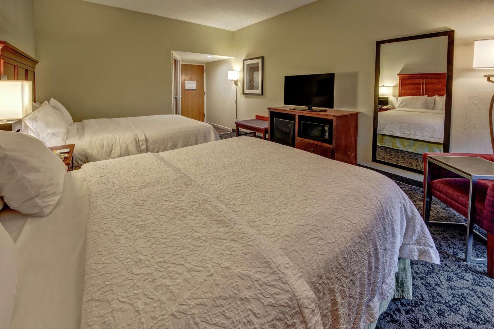 Hampton Inn Charlotte/Мэттьюс Экстерьер фото