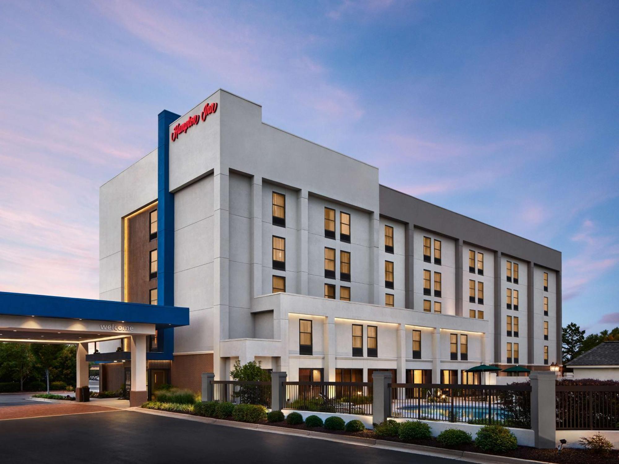Hampton Inn Charlotte/Мэттьюс Экстерьер фото