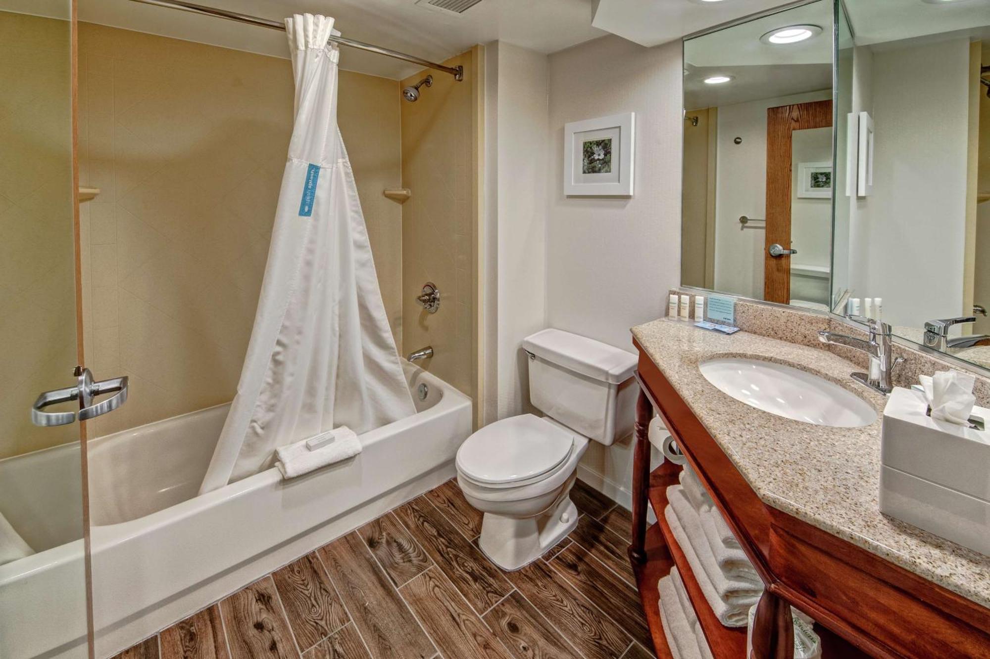 Hampton Inn Charlotte/Мэттьюс Экстерьер фото