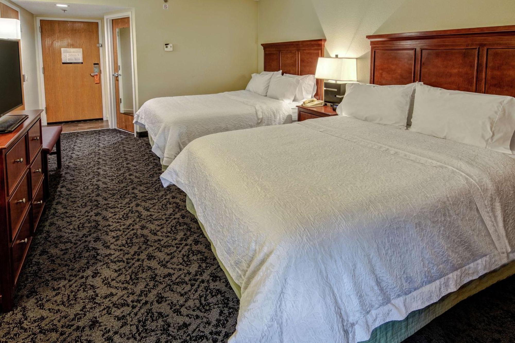 Hampton Inn Charlotte/Мэттьюс Экстерьер фото