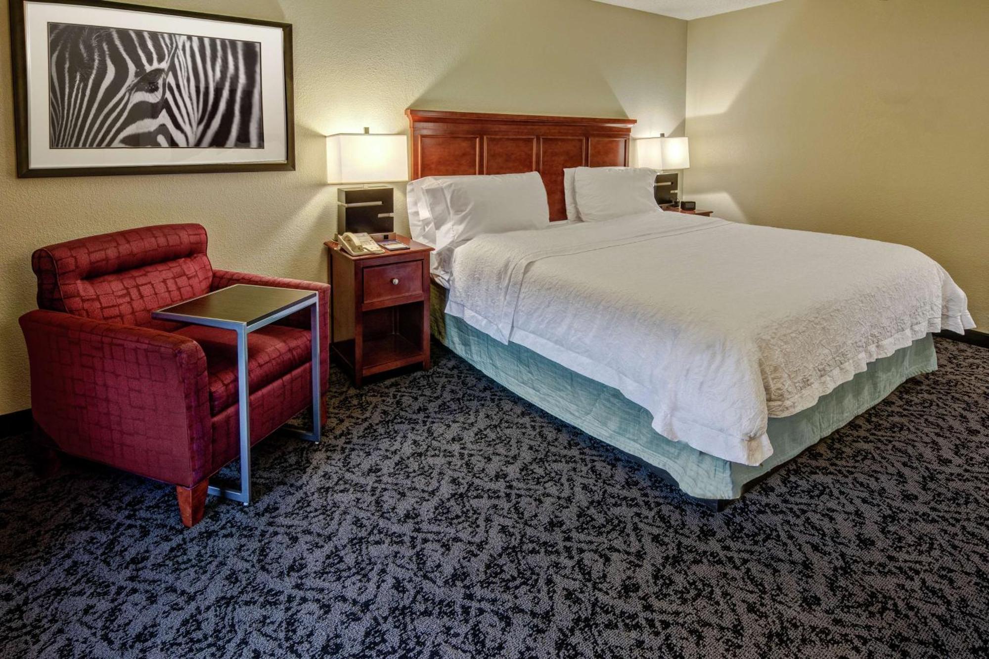 Hampton Inn Charlotte/Мэттьюс Экстерьер фото