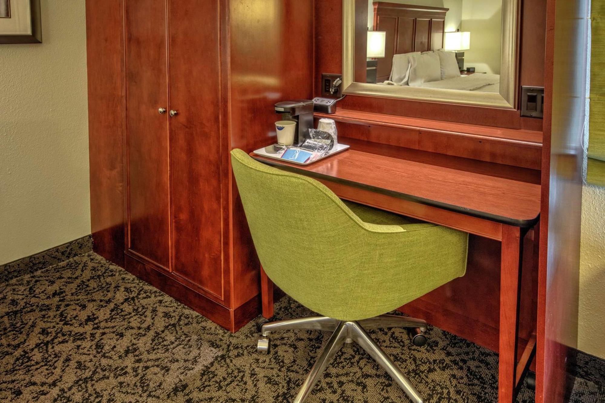 Hampton Inn Charlotte/Мэттьюс Экстерьер фото