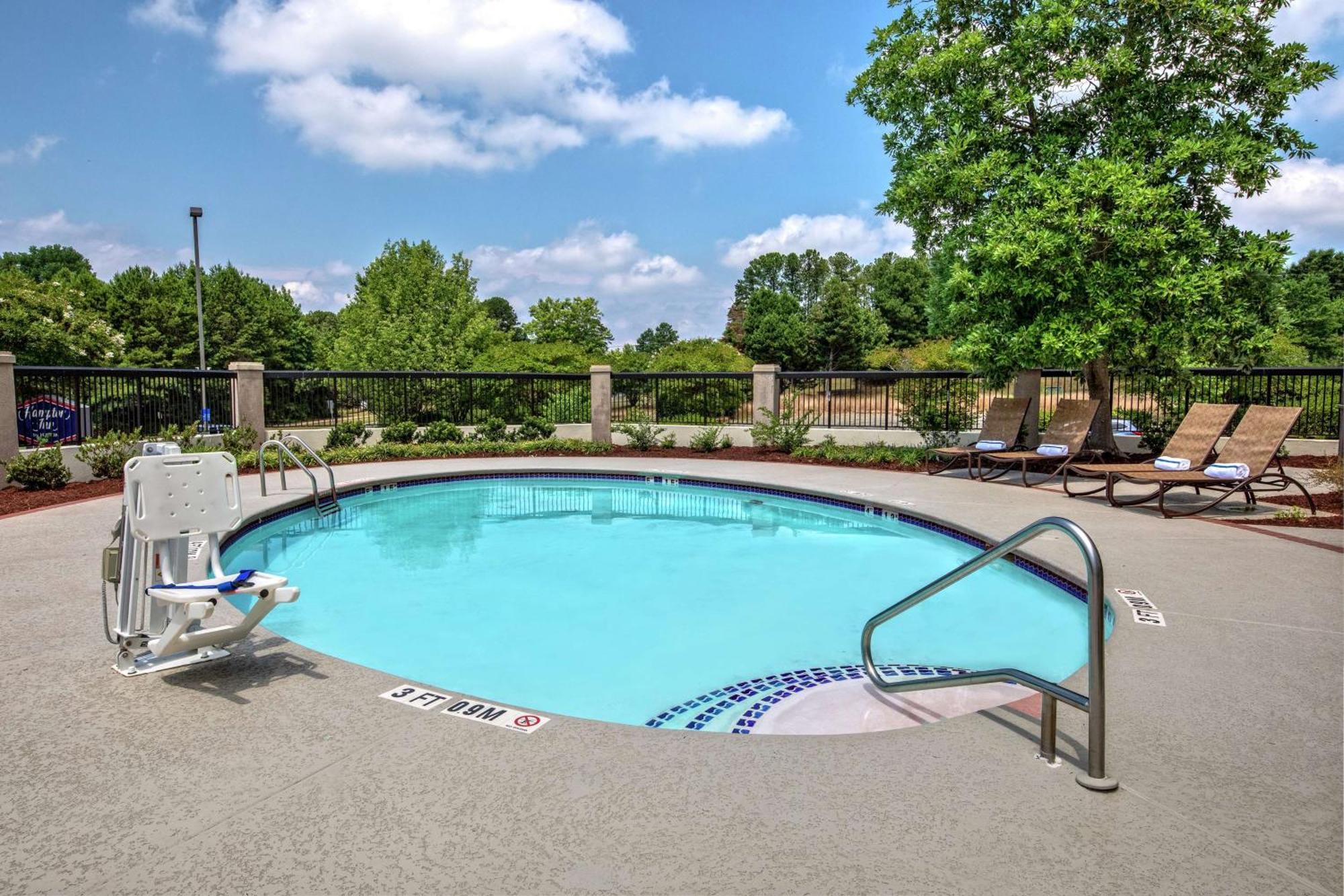 Hampton Inn Charlotte/Мэттьюс Экстерьер фото