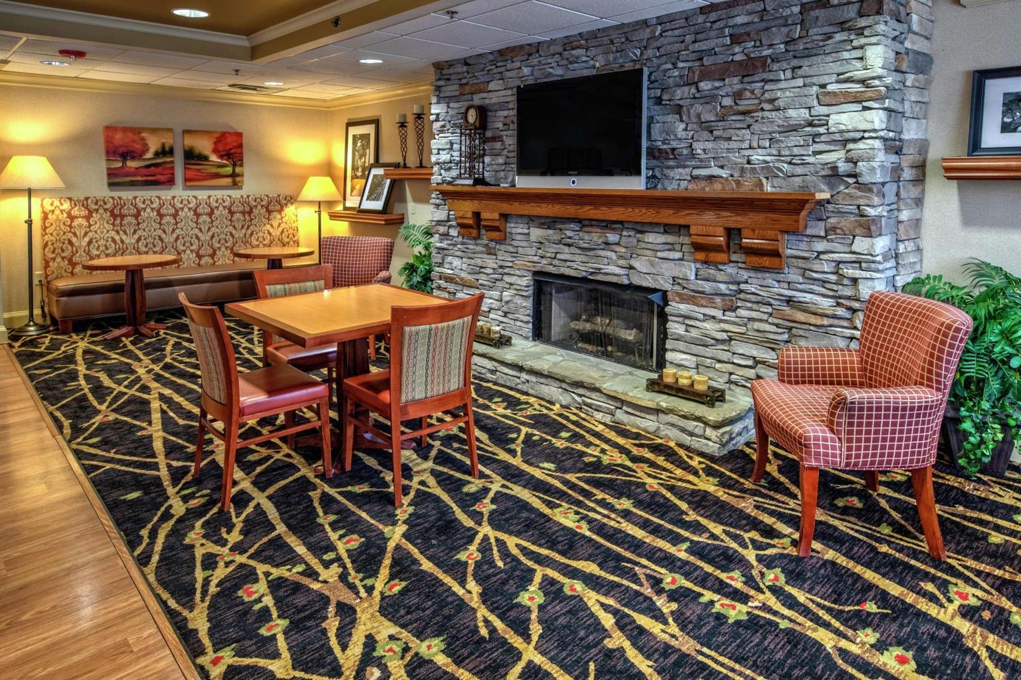 Hampton Inn Charlotte/Мэттьюс Экстерьер фото