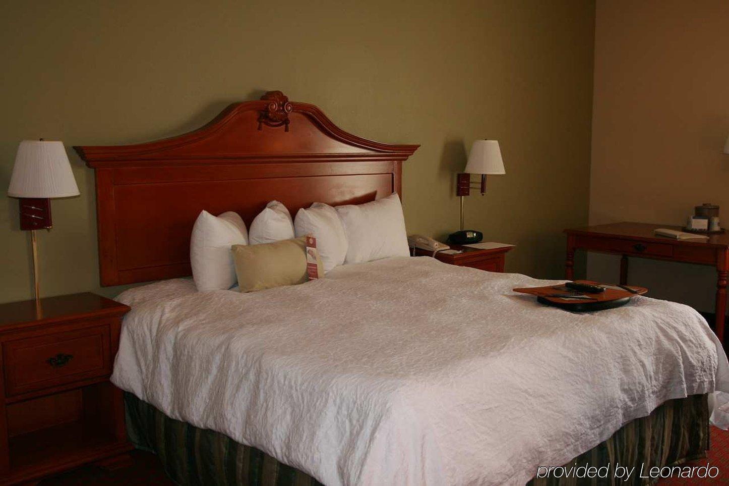 Hampton Inn Charlotte/Мэттьюс Номер фото